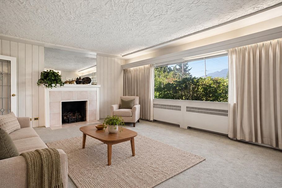 657 E Keith Road North Vancouver, BC - 3