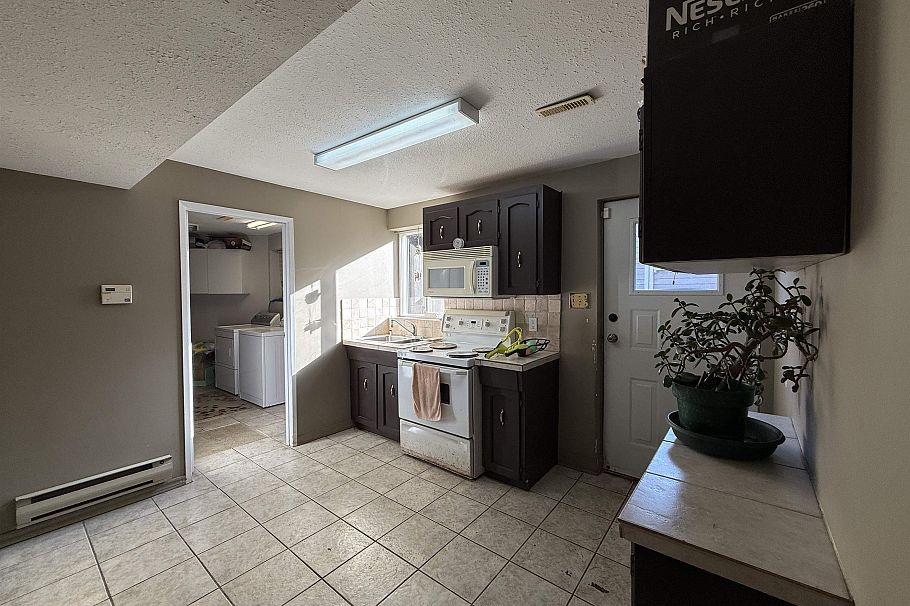 2718 Byron Place North Vancouver, BC - 26