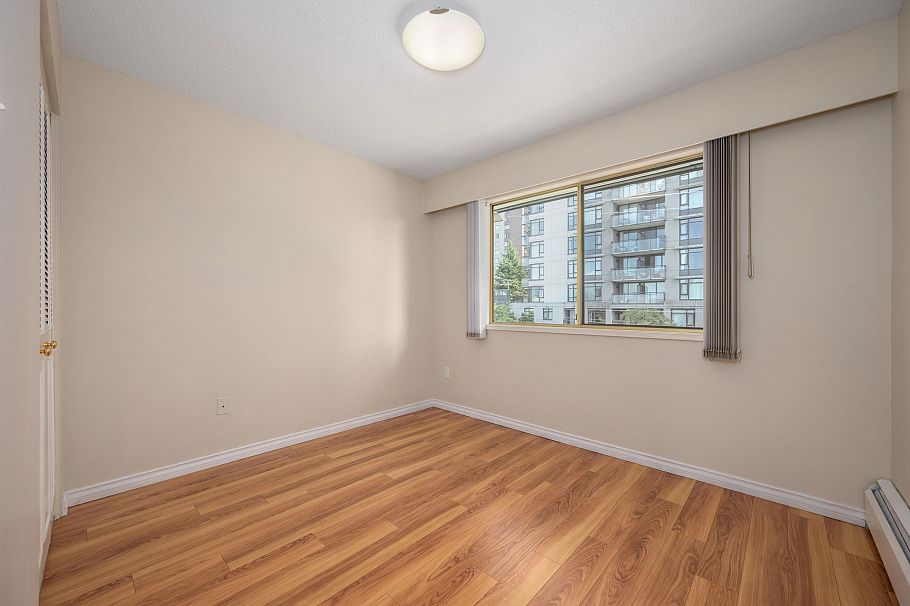 302 1345 Chesterfield Avenue North Vancouver, BC - 19