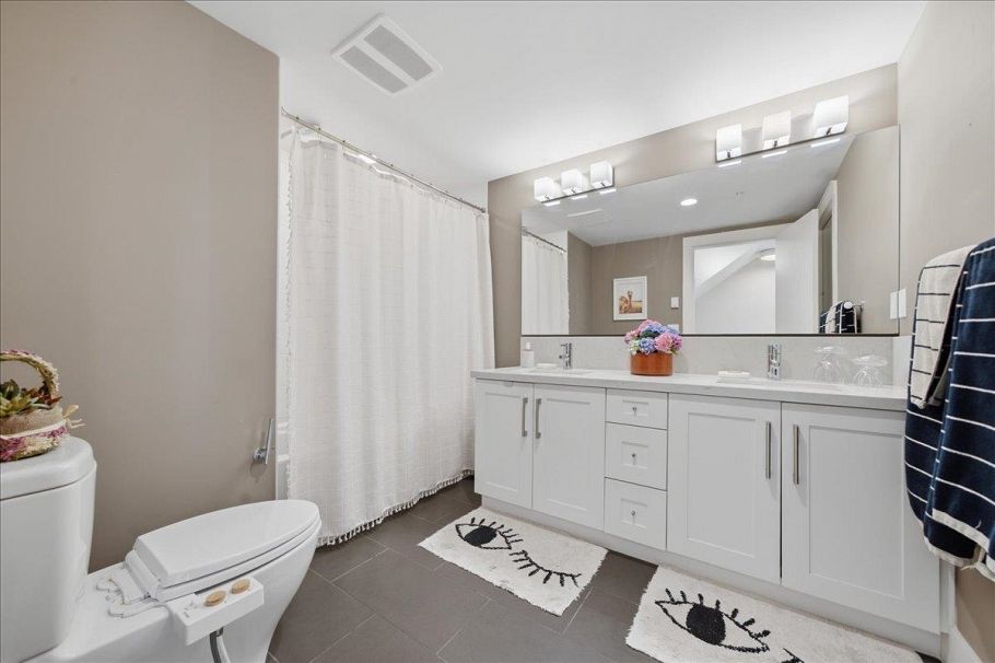 5743 St George Street Vancouver, BC - 20