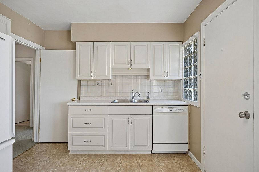 657 E Keith Road North Vancouver, BC - 15