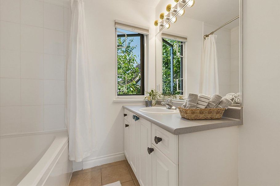 1073 E Pender Street Vancouver, BC - 23