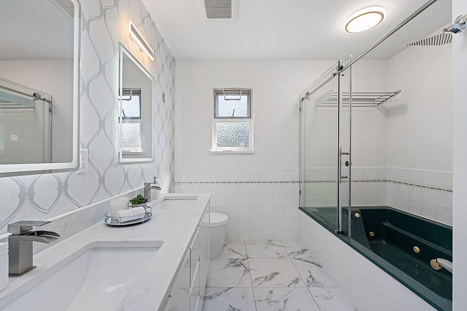 1154 Harold Road North Vancouver, BC - 24