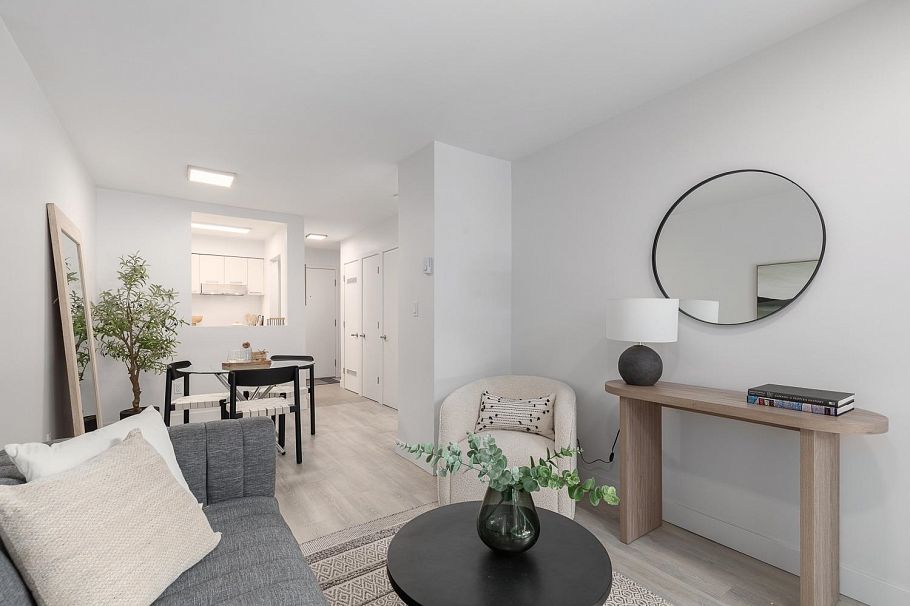 207 2410 Cornwall Avenue Vancouver, BC - 4