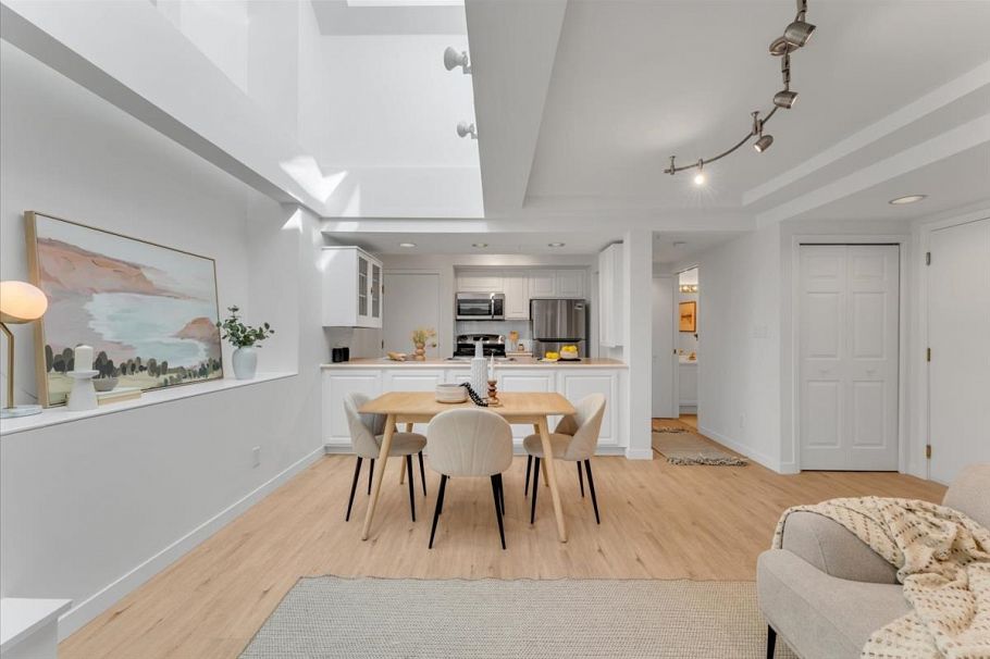 1939 W 12th Avenue Vancouver, BC - 11