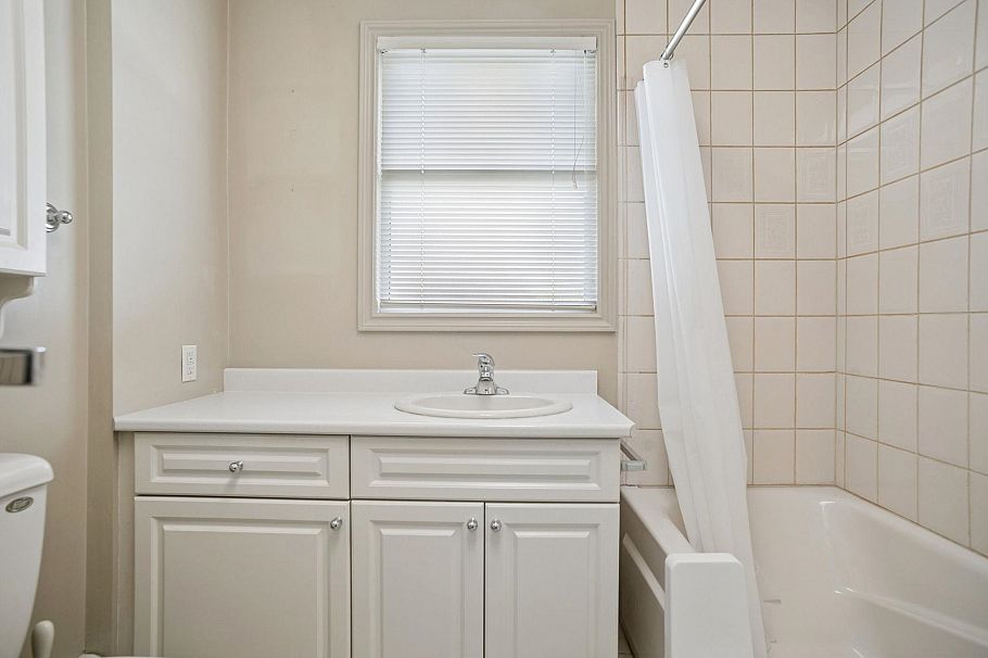 657 E Keith Road North Vancouver, BC - 18