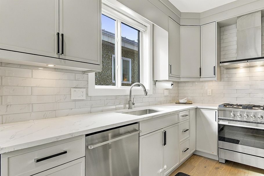 2178 Renfrew Street Vancouver, BC - 10