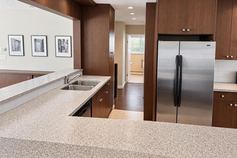1215 E 48th Avenue Vancouver, BC - 30