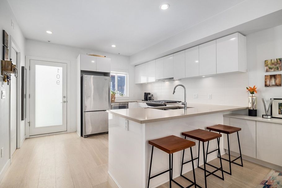 109 453 E 16th Avenue Vancouver, BC - 7
