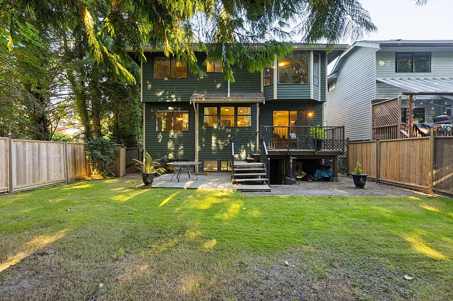 2102 Kirkstone Place North Vancouver, BC - 37