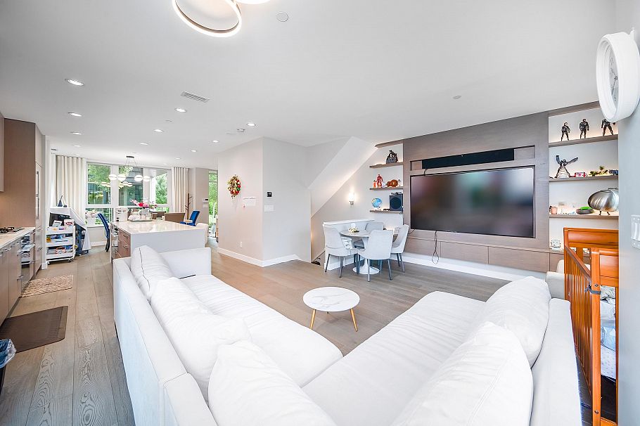 TH1 5410 Shortcut Road Vancouver, BC - 2