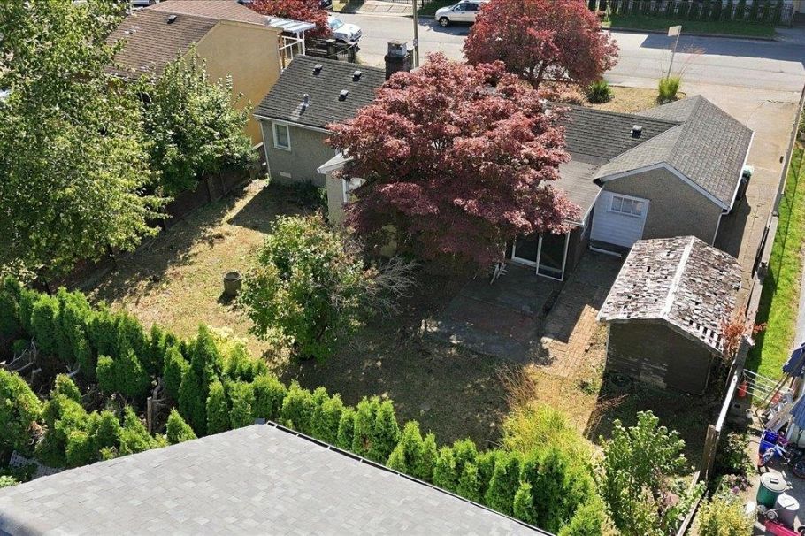 2219 E 25th Avenue Vancouver, BC - 7