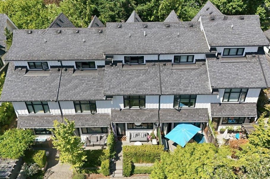 5743 St George Street Vancouver, BC - 32