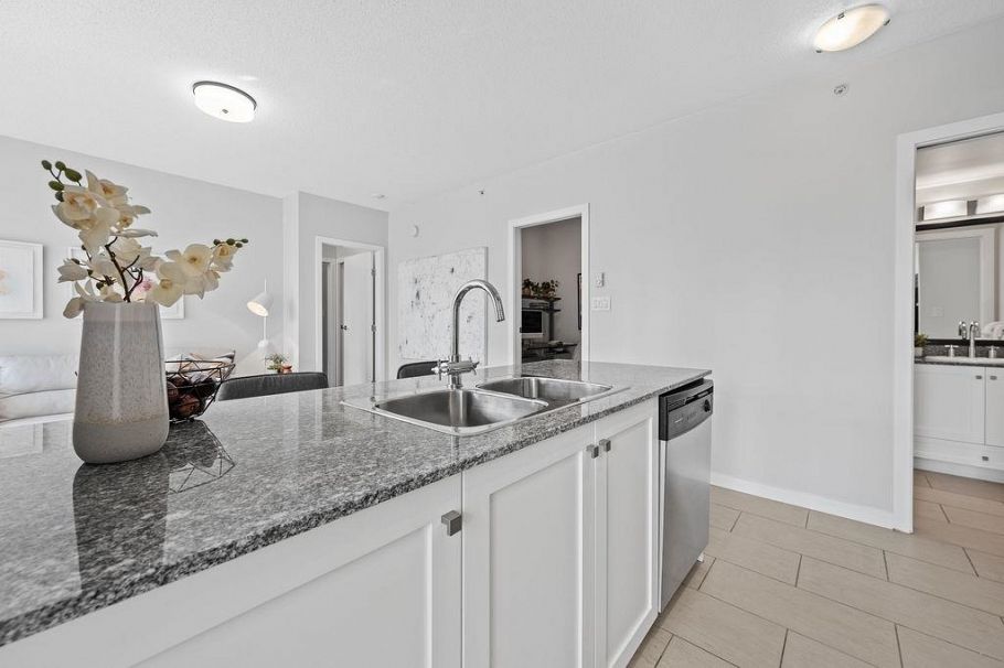 607 480 Robson Street Vancouver, BC - 5