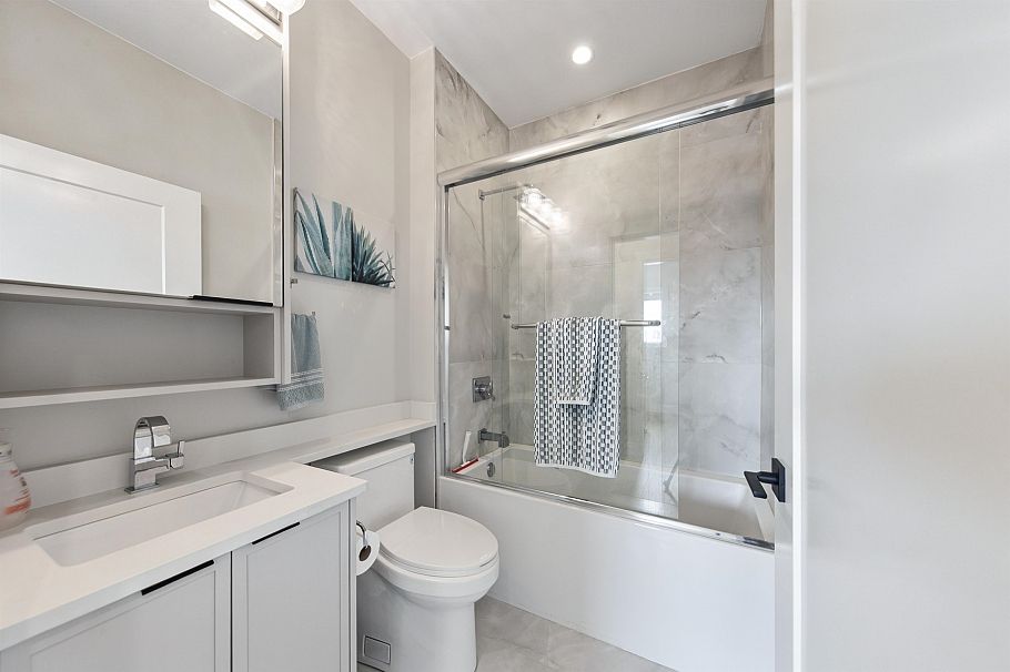 2178 Renfrew Street Vancouver, BC - 22