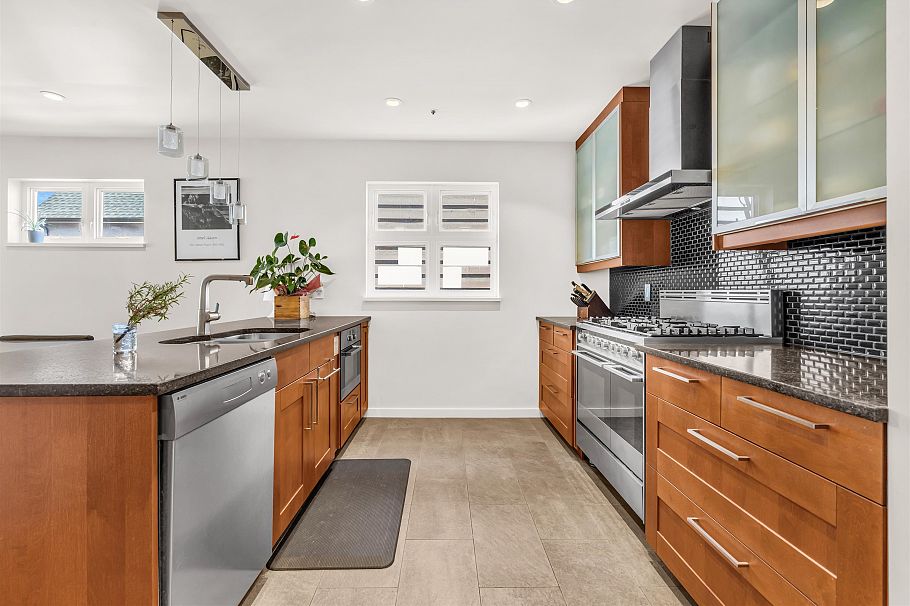 517 Atlantic Street Vancouver, BC - 4