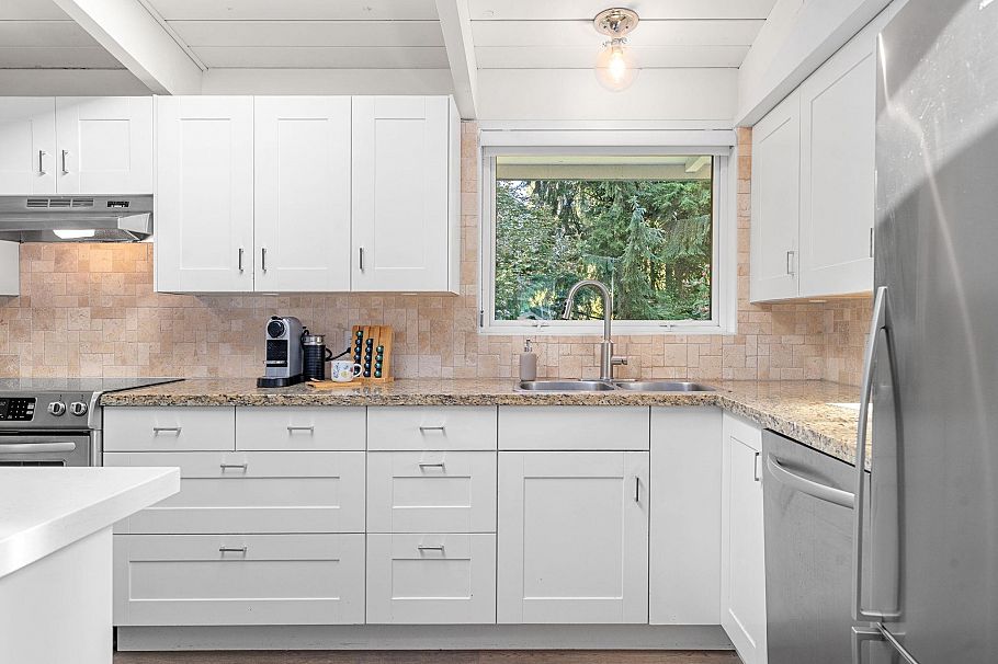 4505 Lions Avenue North Vancouver, BC - 11