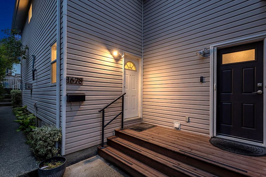 1678 E 13th Avenue Vancouver, BC - 32
