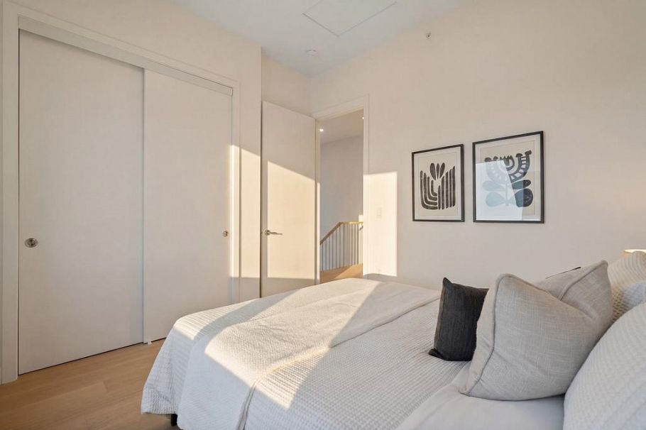 366 E 23rd Avenue Vancouver, BC - 25