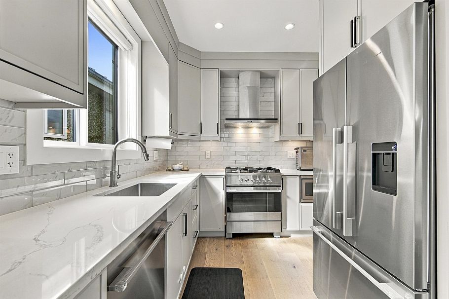 2178 Renfrew Street Vancouver, BC - 11