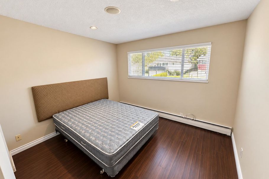 1215 E 48th Avenue Vancouver, BC - 39