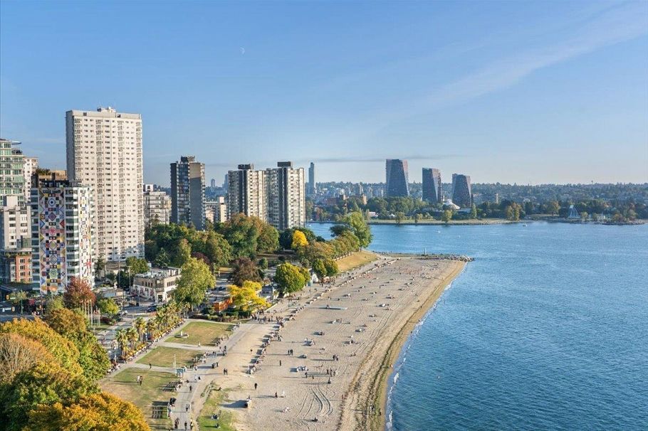 1601 1995 Beach Avenue Vancouver, BC - 2