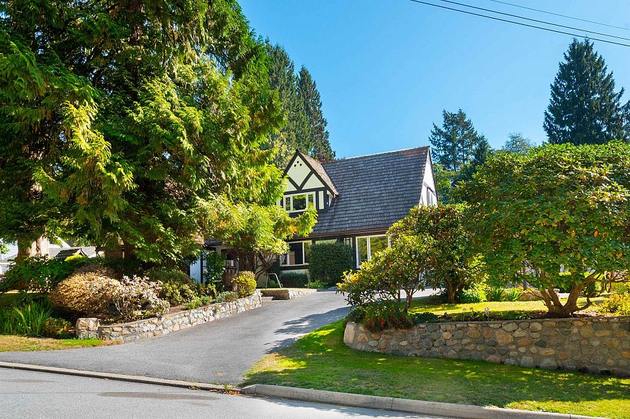 510 Evergreen Place North Vancouver, BC - 1
