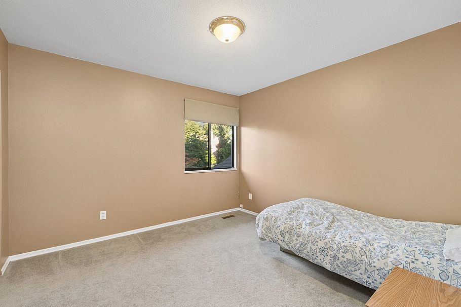 2102 Kirkstone Place North Vancouver, BC - 23