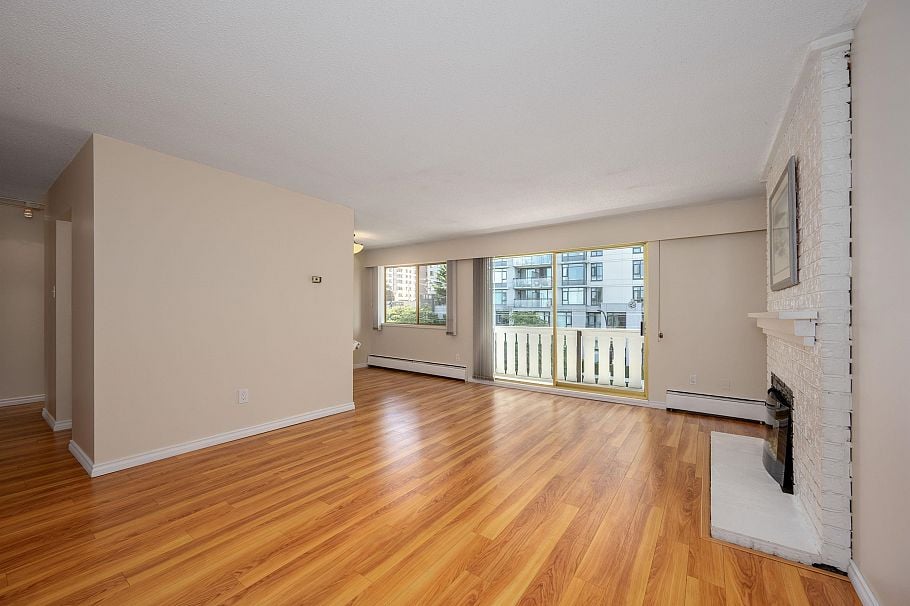 302 1345 Chesterfield Avenue North Vancouver, BC - 4