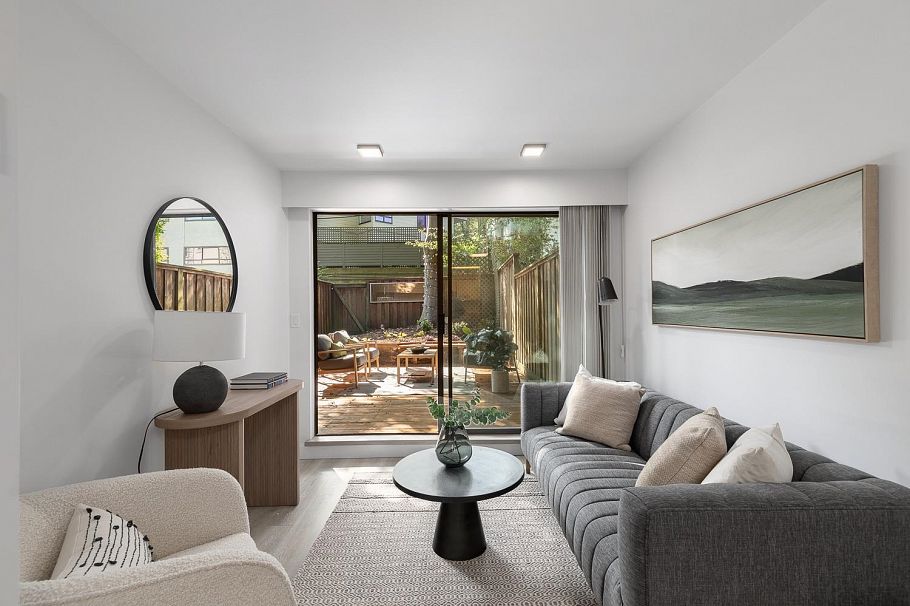 207 2410 Cornwall Avenue Vancouver, BC - 2