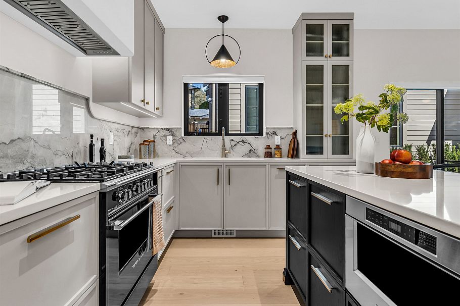 2 4088 Maple Crescent Vancouver, BC - 8