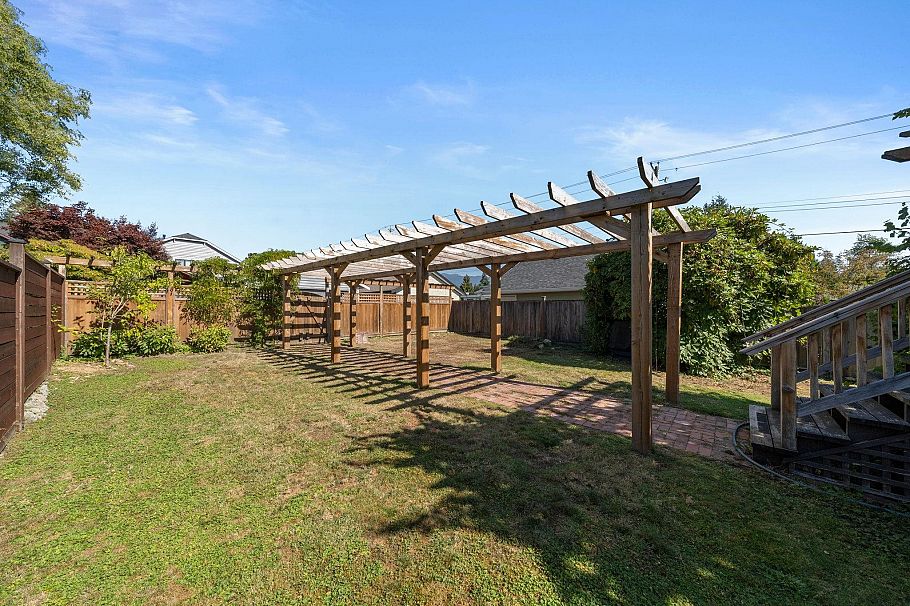 626 E 13th Street North Vancouver, BC - 33