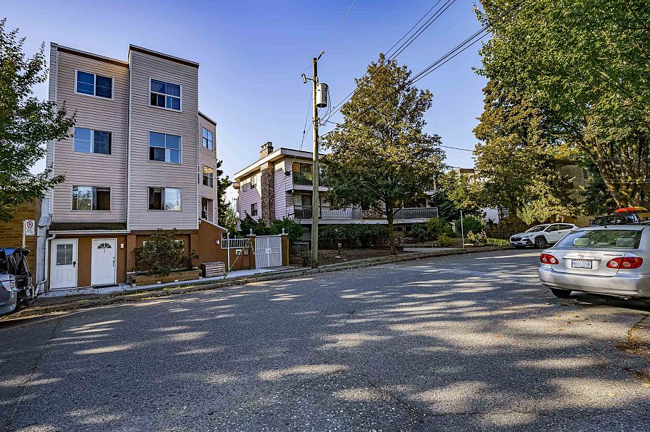 1 1328 W 73rd Avenue Vancouver, BC - 33