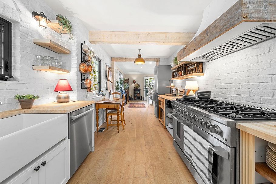 626 E 13th Street North Vancouver, BC - 13