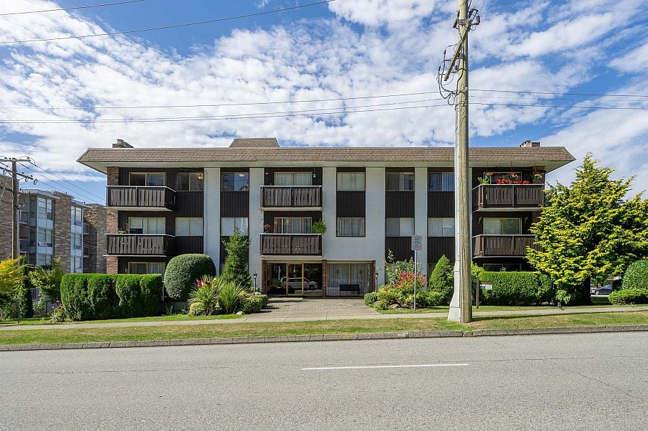 302 1345 Chesterfield Avenue North Vancouver, BC - 1