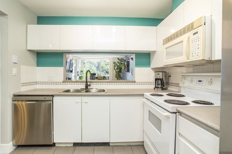211 8460 Jellicoe Street Vancouver, BC - 14