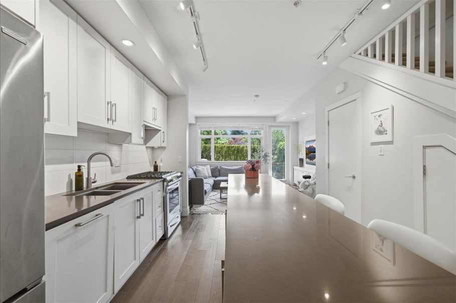5743 St George Street Vancouver, BC - 8