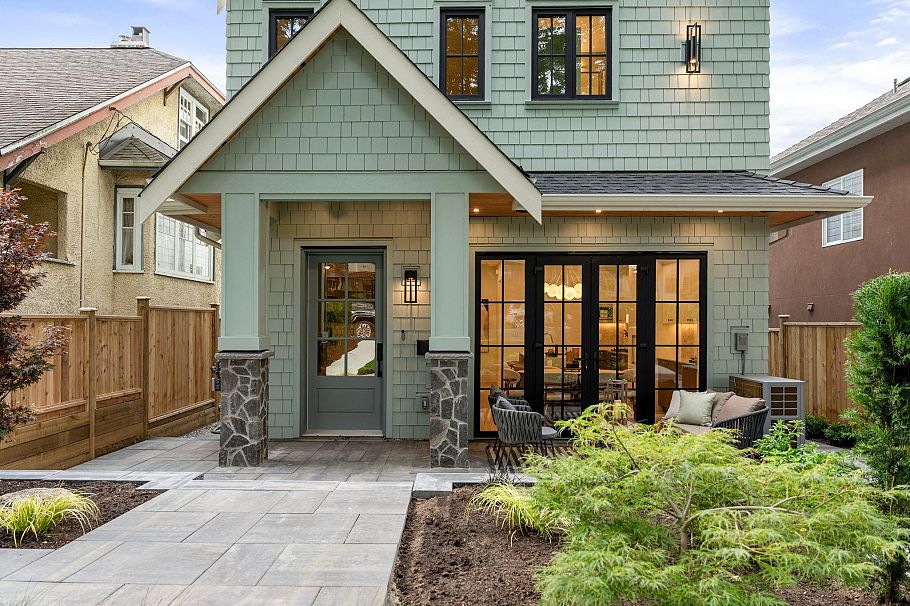 1 2735 Eton Street Vancouver, BC - 35
