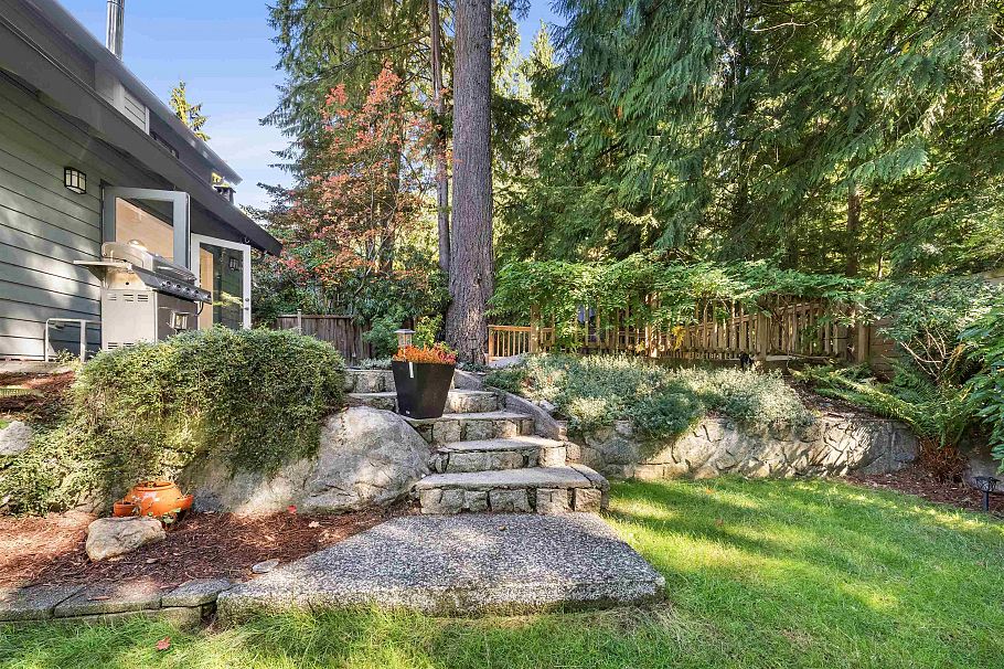 5520 Huckleberry Lane North Vancouver, BC - 36