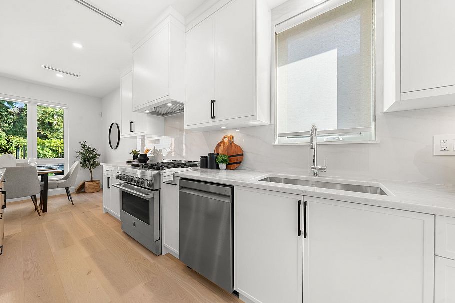 1350 Ross Road North Vancouver, BC - 14