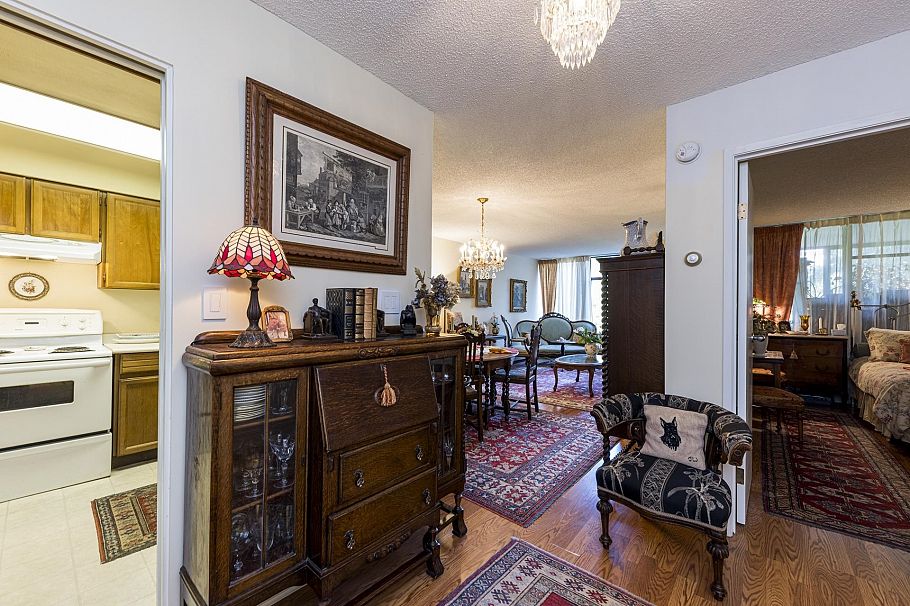 312 2101 Mcmullen Avenue Vancouver, BC - 4
