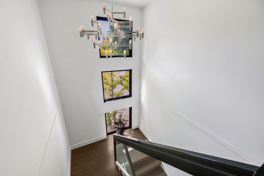 3430 Aintree Drive North Vancouver, BC - 30