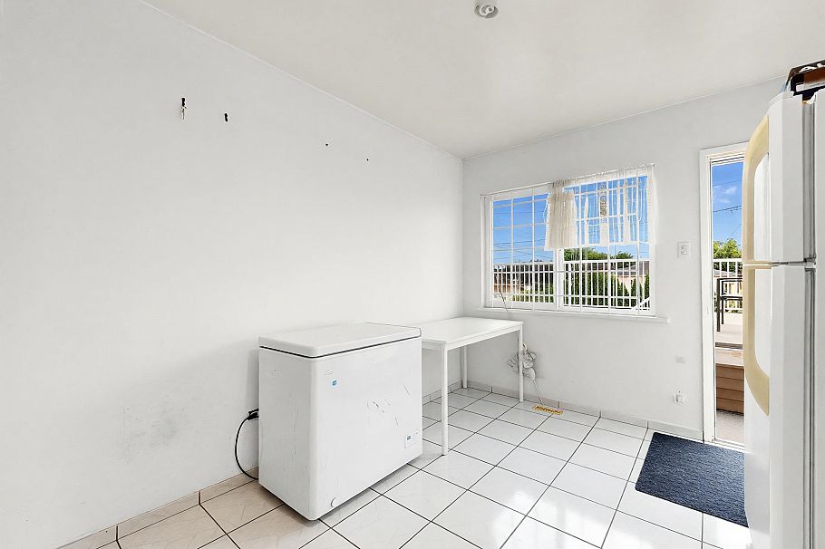 1972 E 51st Avenue Vancouver, BC - 8