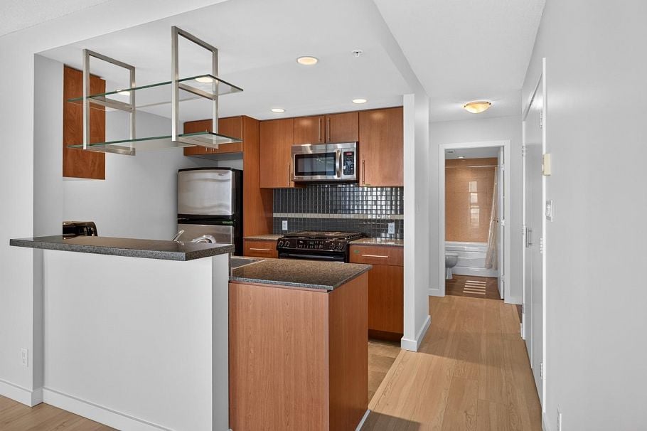 906 455 Beach Crescent Vancouver, BC - 2