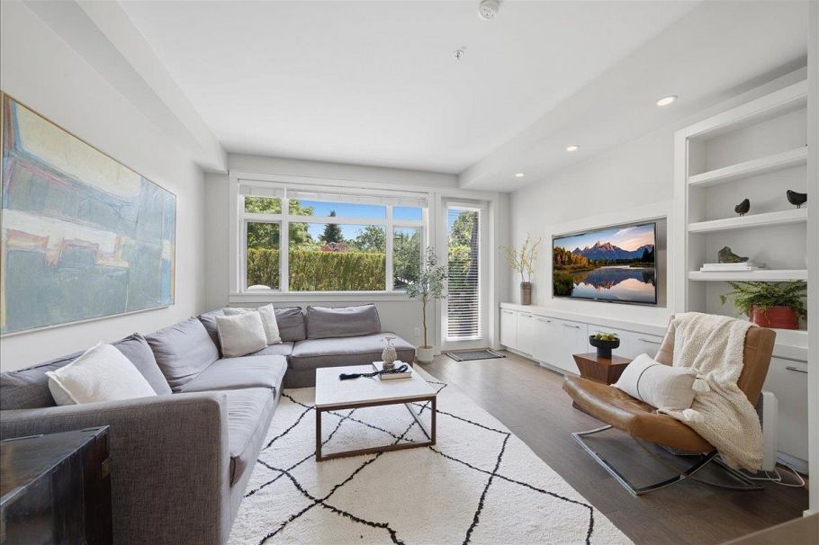 5743 St George Street Vancouver, BC - 11