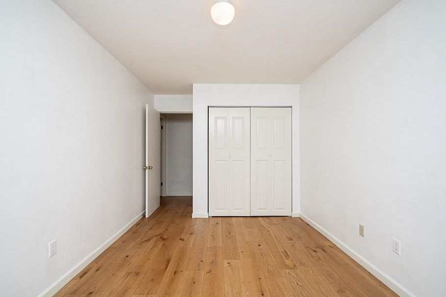 106 235 E 13th Street North Vancouver, BC - 29