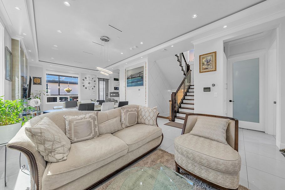 768 E 58th Avenue Vancouver, BC - 3
