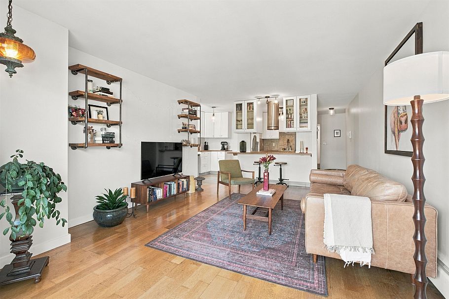 304 1611 E 3rd Avenue Vancouver, BC - 4