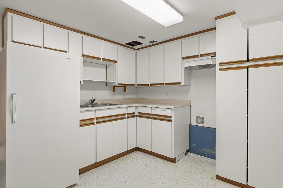 3989 W 19th Avenue Vancouver, BC - 20
