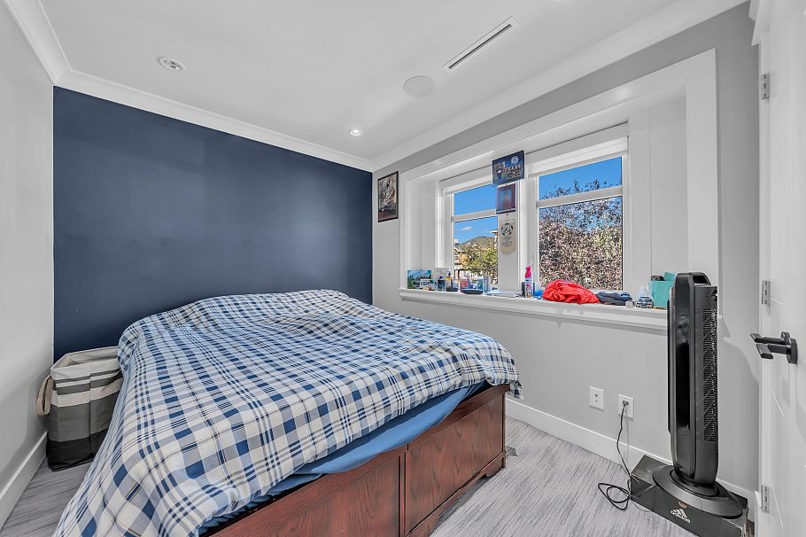 768 E 58th Avenue Vancouver, BC - 27